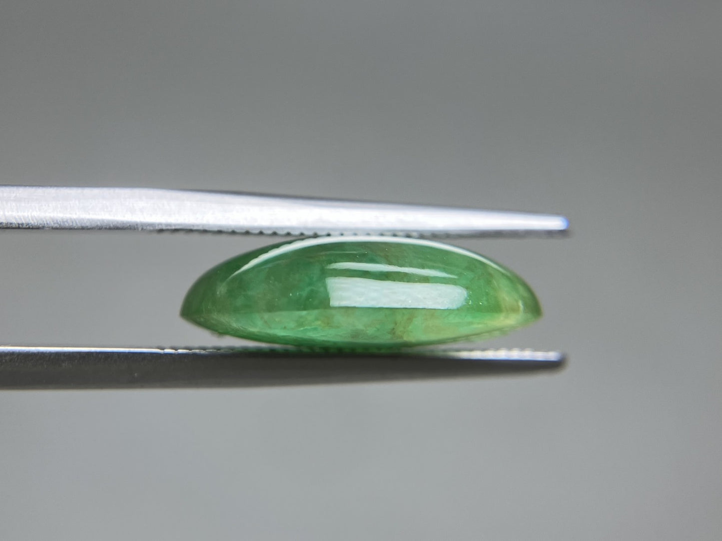 ひすい（ヒスイ 翡翠） 天然 8.055ct 宝石ソーティング付き 15.7㎜×12.0㎜×4.8㎜ ルース（ 裸石 ） 6385YY