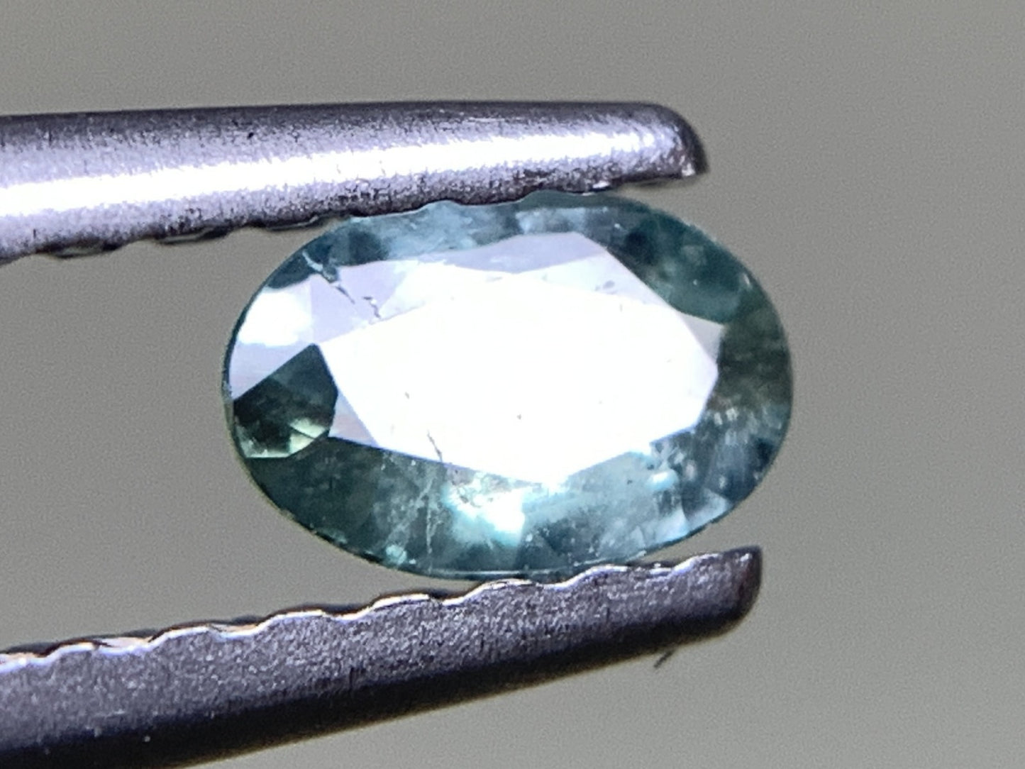 アレキサンドライト 0.173ct 中央宝石ソーティング付き 4.61㎜×3.14㎜×1.61㎜ 天然 ルース（ 裸石 ） 4716Y