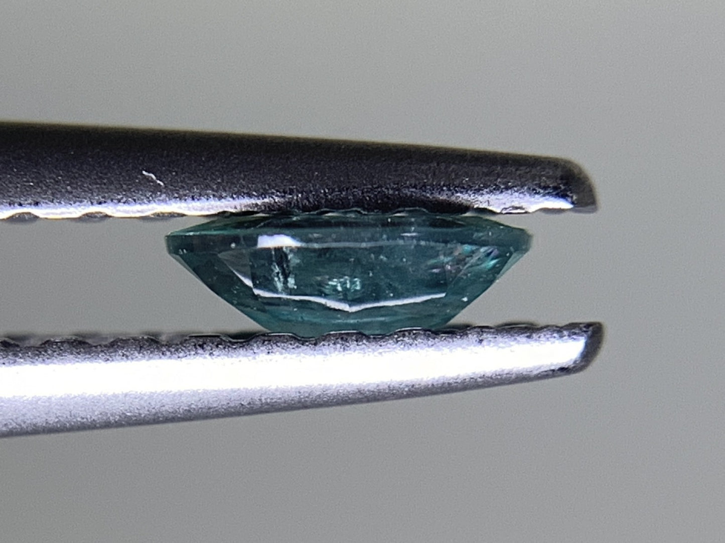 アレキサンドライト 0.173ct 中央宝石ソーティング付き 4.61㎜×3.14㎜×1.61㎜ 天然 ルース（ 裸石 ） 4716Y