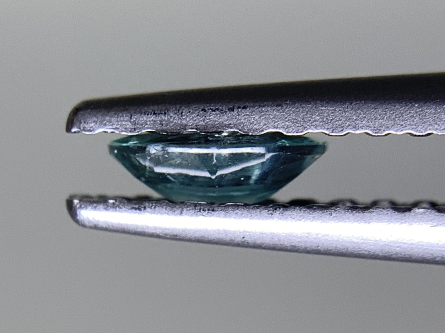アレキサンドライト 0.173ct 中央宝石ソーティング付き 4.61㎜×3.14㎜×1.61㎜ 天然 ルース（ 裸石 ） 4716Y