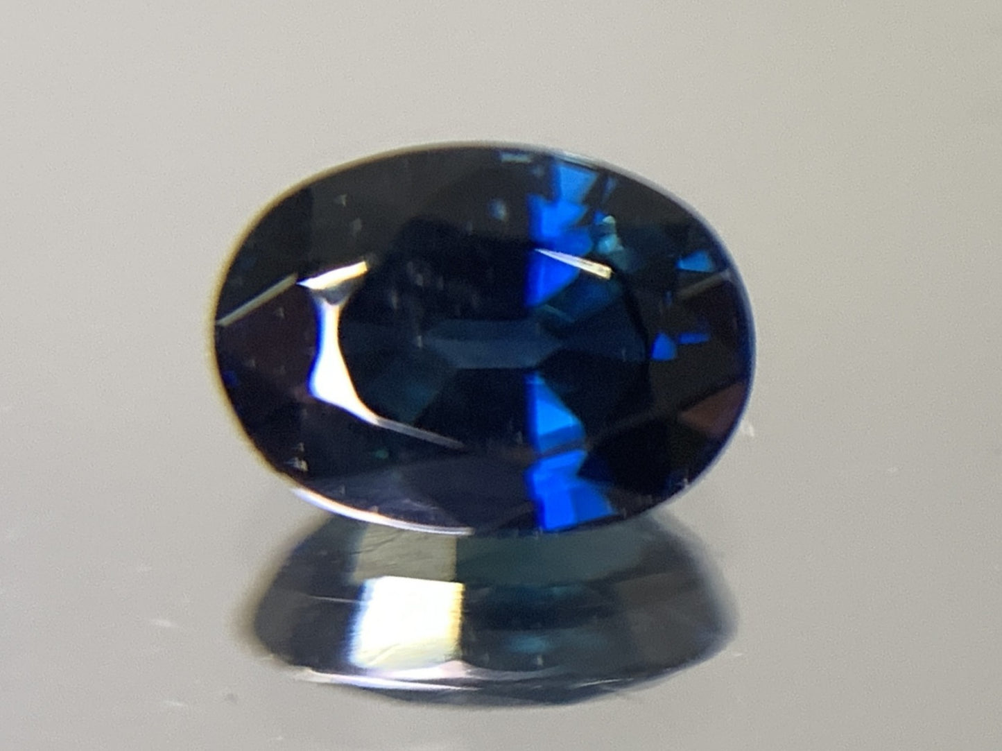 サファイア 1.175 ct 宝石ソーティング付き  6.9㎜×5.1㎜×3.6㎜  ルース（ 裸石 ） 2124Y