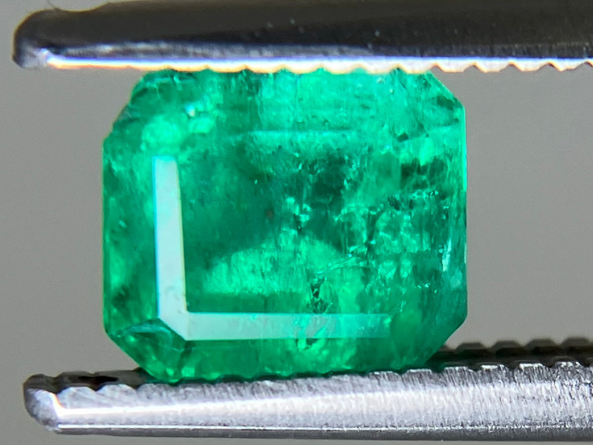 エメラルド 天然 1.012ct 中央宝石ソーティング付き 5.86㎜×5.20㎜×4.69㎜ ルース（ 裸石 ） 6460YY