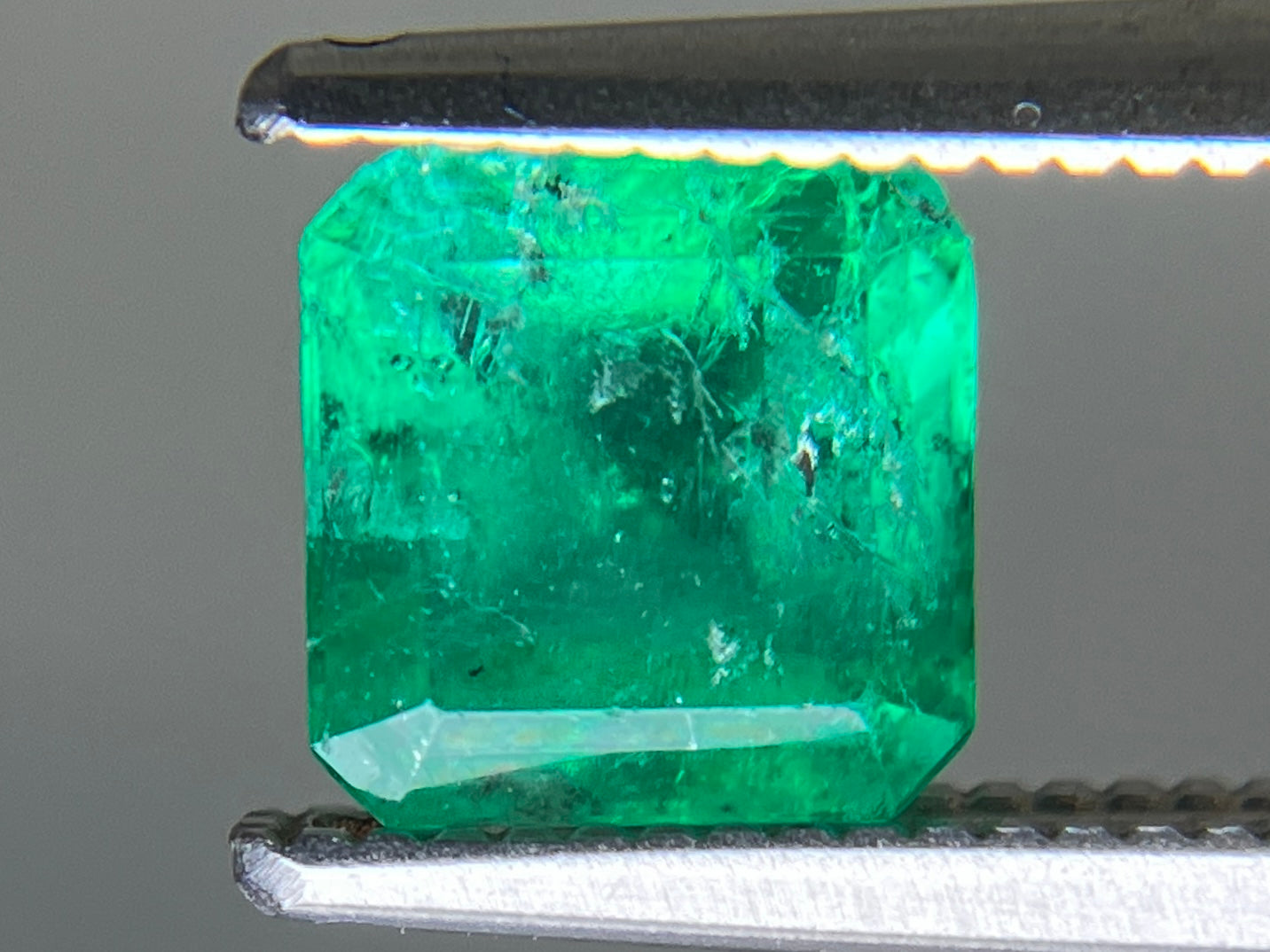 エメラルド 天然 1.128ct 中央宝石ソーティング付き 6.20㎜×5.95㎜×4.45㎜ ルース（ 裸石 ） 6525YY