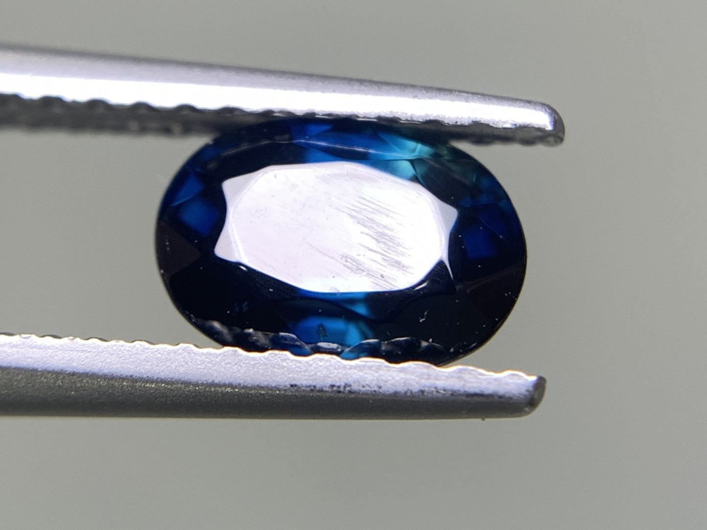 サファイア 1.175 ct 宝石ソーティング付き  6.9㎜×5.1㎜×3.6㎜  ルース（ 裸石 ） 2124Y