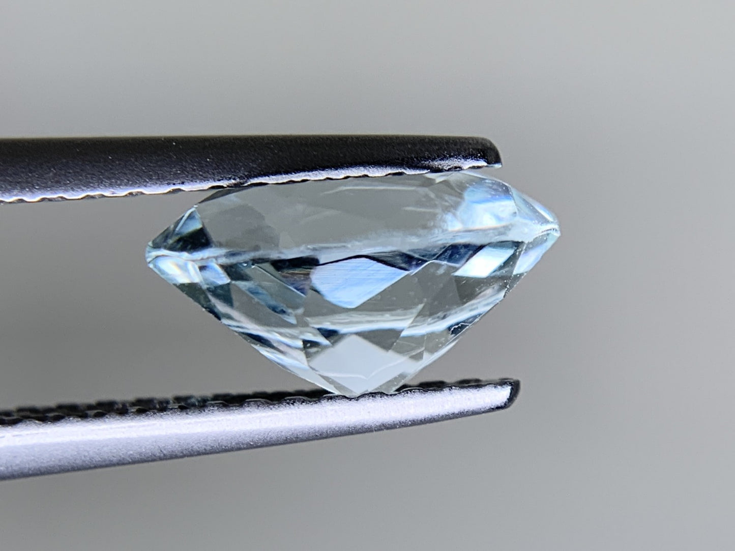 アクアマリン 天然 1.585ct 宝石ソーティング付き 9.0㎜×6.8㎜×4.8㎜ ルース（ 裸石 ） 6660Y