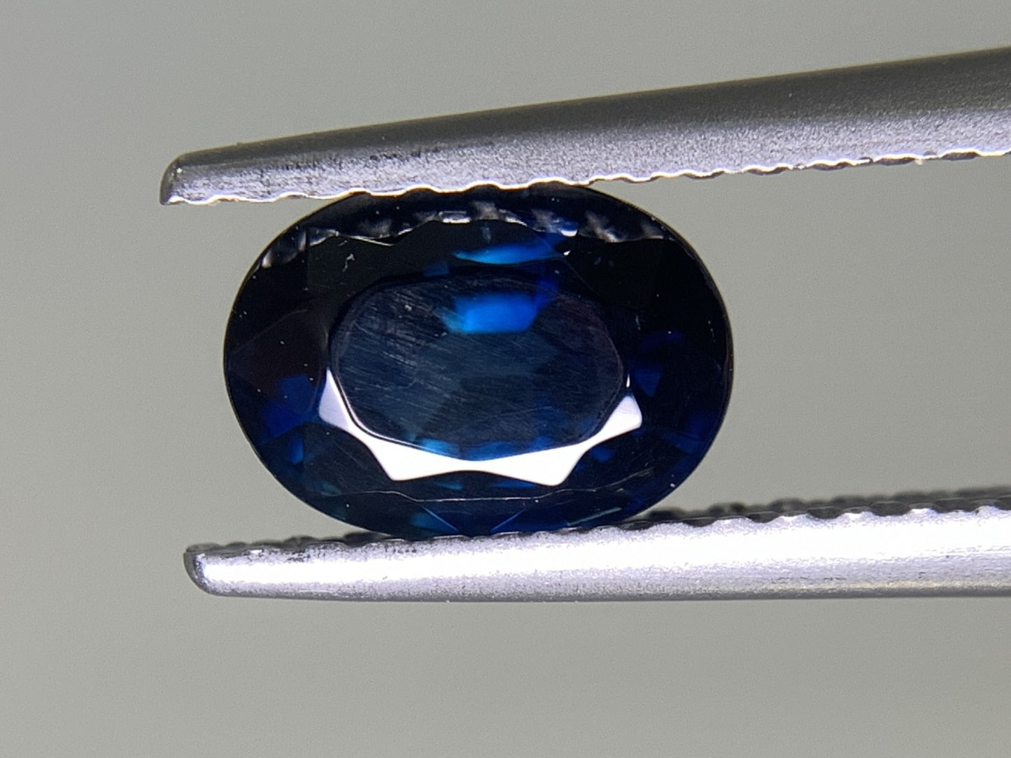 サファイア 1.175 ct 宝石ソーティング付き  6.9㎜×5.1㎜×3.6㎜  ルース（ 裸石 ） 2124Y