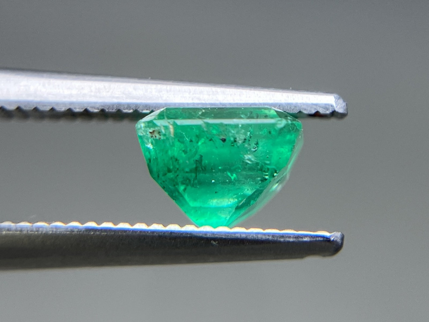 エメラルド 天然 1.128ct 中央宝石ソーティング付き 6.20㎜×5.95㎜×4.45㎜ ルース（ 裸石 ） 6525YY