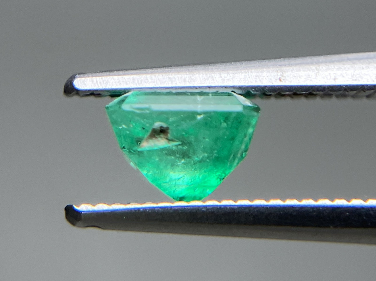エメラルド 天然 1.128ct 中央宝石ソーティング付き 6.20㎜×5.95㎜×4.45㎜ ルース（ 裸石 ） 6525YY
