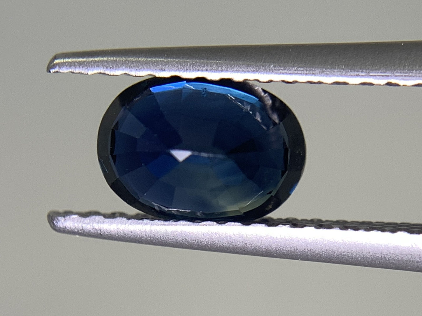 サファイア 1.175 ct 宝石ソーティング付き  6.9㎜×5.1㎜×3.6㎜  ルース（ 裸石 ） 2124Y