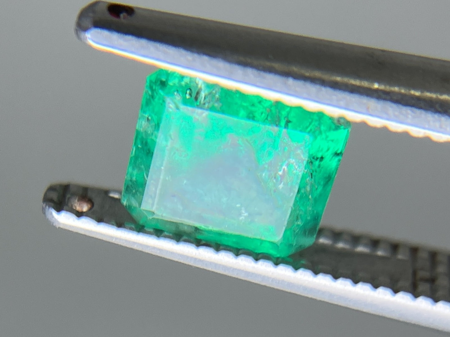 エメラルド 天然 1.128ct 中央宝石ソーティング付き 6.20㎜×5.95㎜×4.45㎜ ルース（ 裸石 ） 6525YY