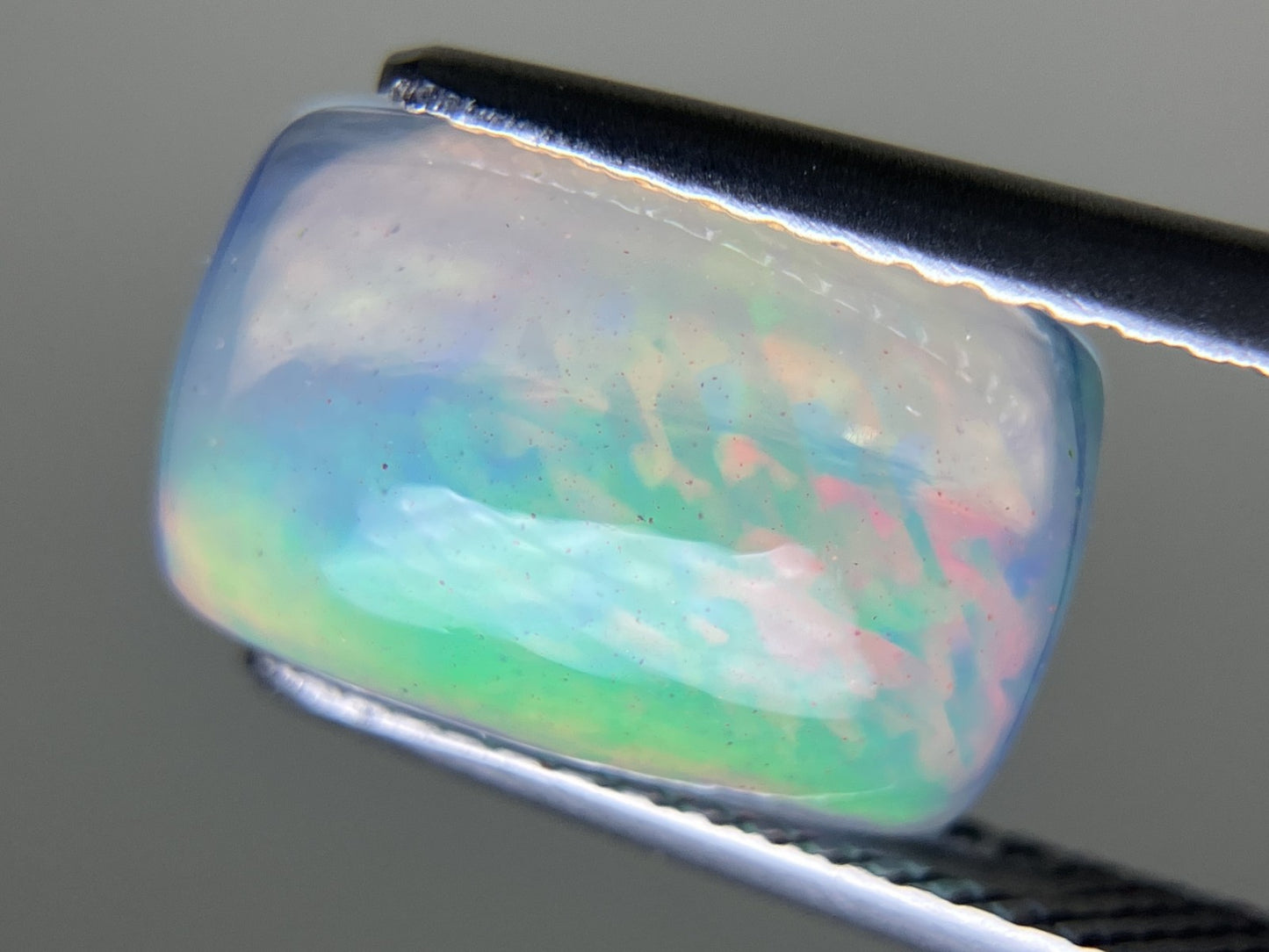 オパール 2.538ct  宝石ソーティング付き  12.2㎜×7.9㎜×4.3㎜  ルース（ 裸石 ） 3938YY