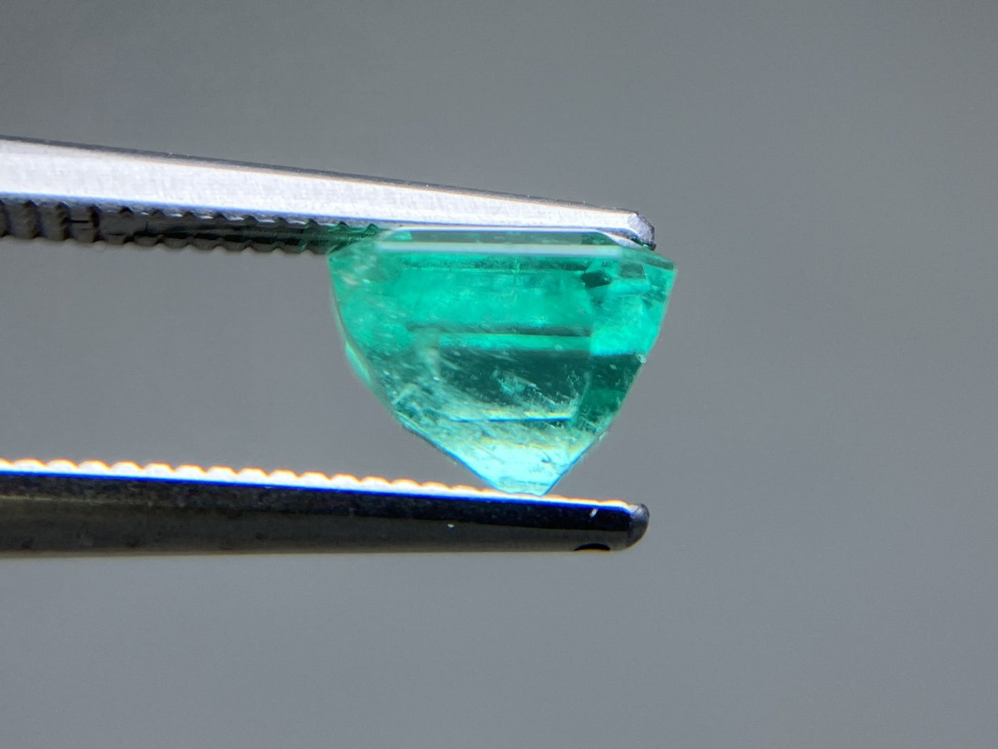エメラルド 天然 1.580ct 中央宝石ソーティング付き 6.89㎜×6.31㎜×5.35㎜ ルース（ 裸石 ） 6516YY