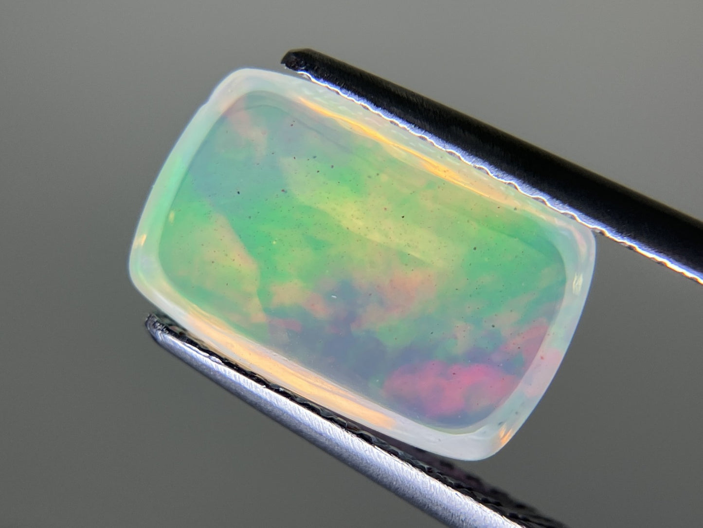 オパール 2.538ct  宝石ソーティング付き  12.2㎜×7.9㎜×4.3㎜  ルース（ 裸石 ） 3938YY