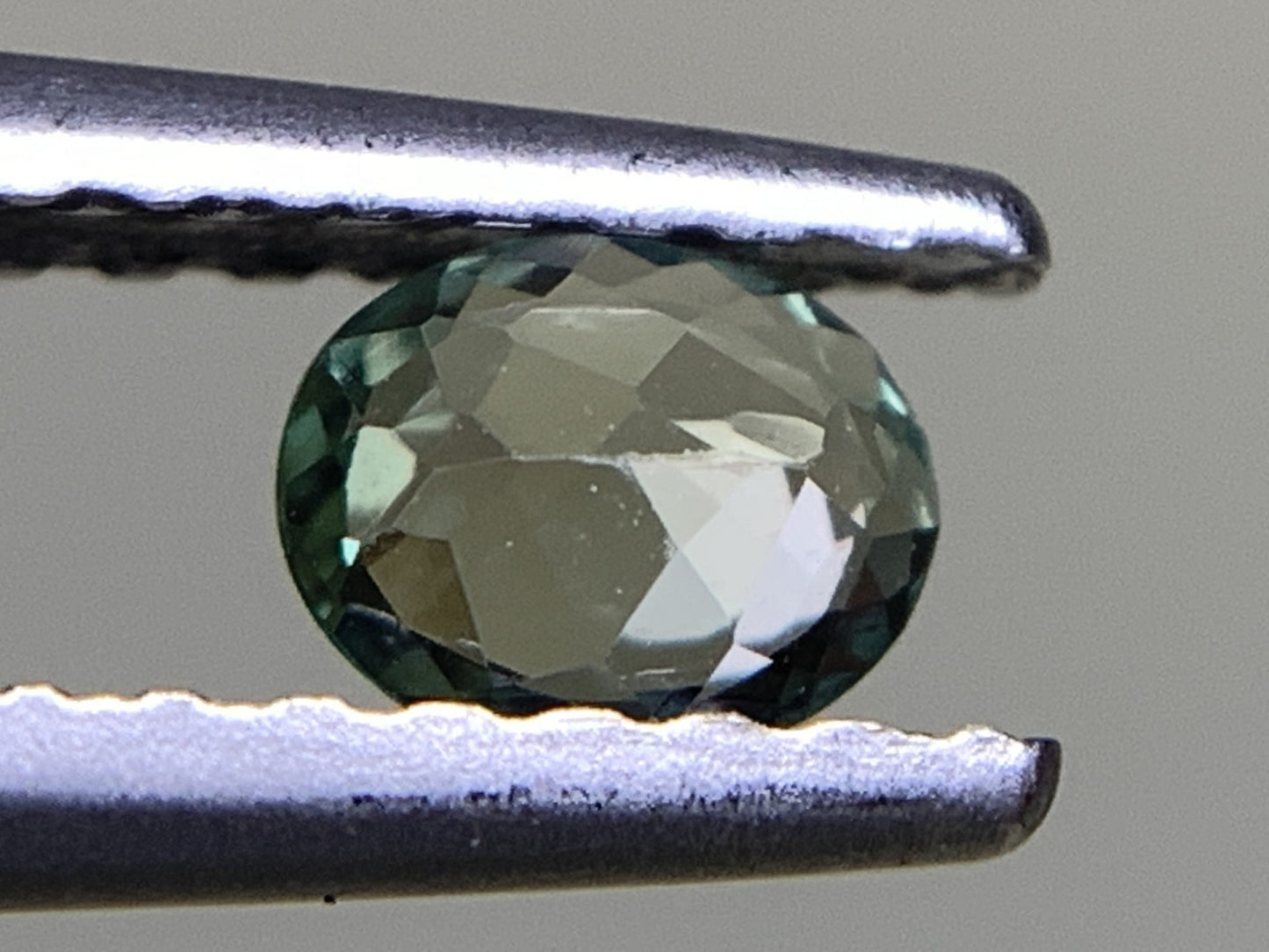 アレキサンドライト 0.198ct  中央宝石ソーティング付き  4.35㎜×3.54㎜×1.56㎜  天然 ルース（ 裸石 ） 4484Y