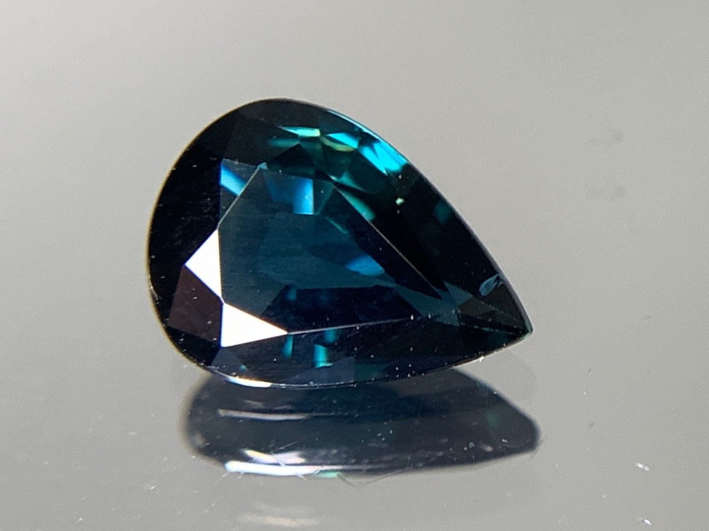 サファイア 1.110ct 宝石ソーティング付き  8.0㎜×5.9㎜×3.0㎜  ルース（ 裸石 ） 2240Y