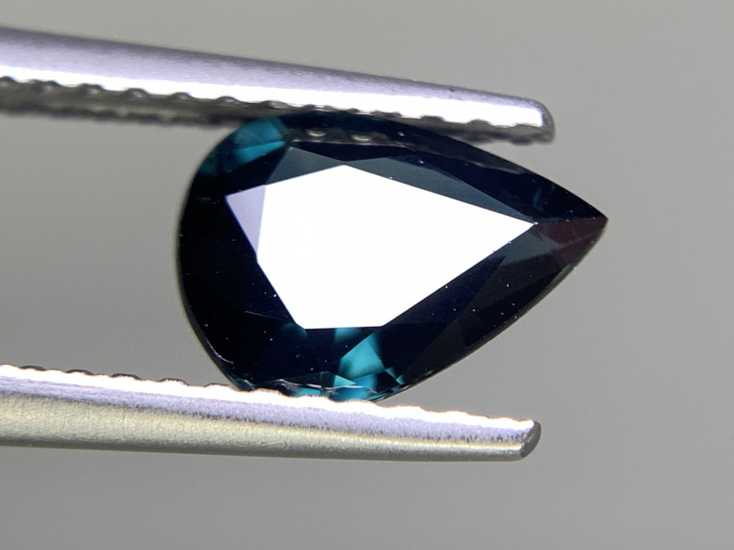 サファイア 1.110ct 宝石ソーティング付き  8.0㎜×5.9㎜×3.0㎜  ルース（ 裸石 ） 2240Y
