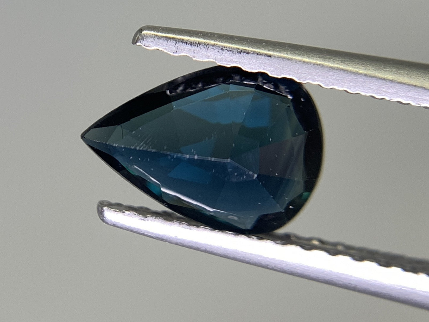 サファイア 1.110ct 宝石ソーティング付き  8.0㎜×5.9㎜×3.0㎜  ルース（ 裸石 ） 2240Y