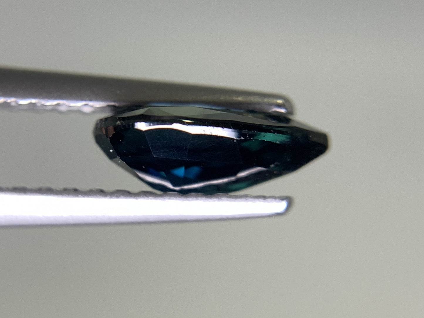 サファイア 1.110ct 宝石ソーティング付き  8.0㎜×5.9㎜×3.0㎜  ルース（ 裸石 ） 2240Y