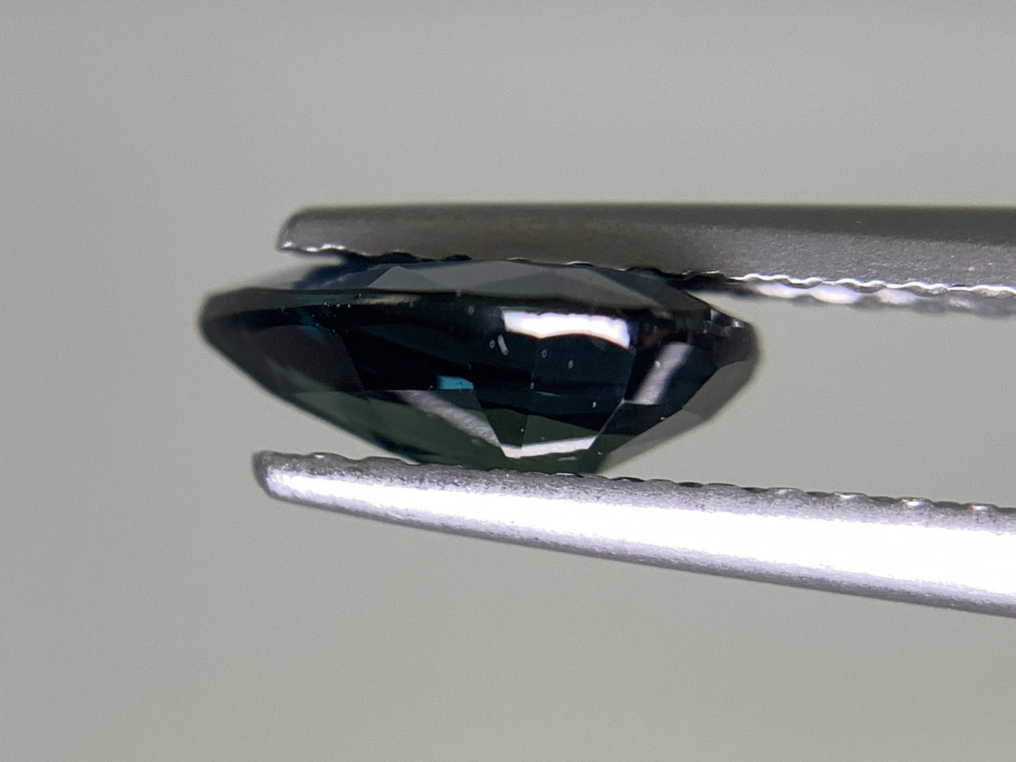 サファイア 1.110ct 宝石ソーティング付き  8.0㎜×5.9㎜×3.0㎜  ルース（ 裸石 ） 2240Y