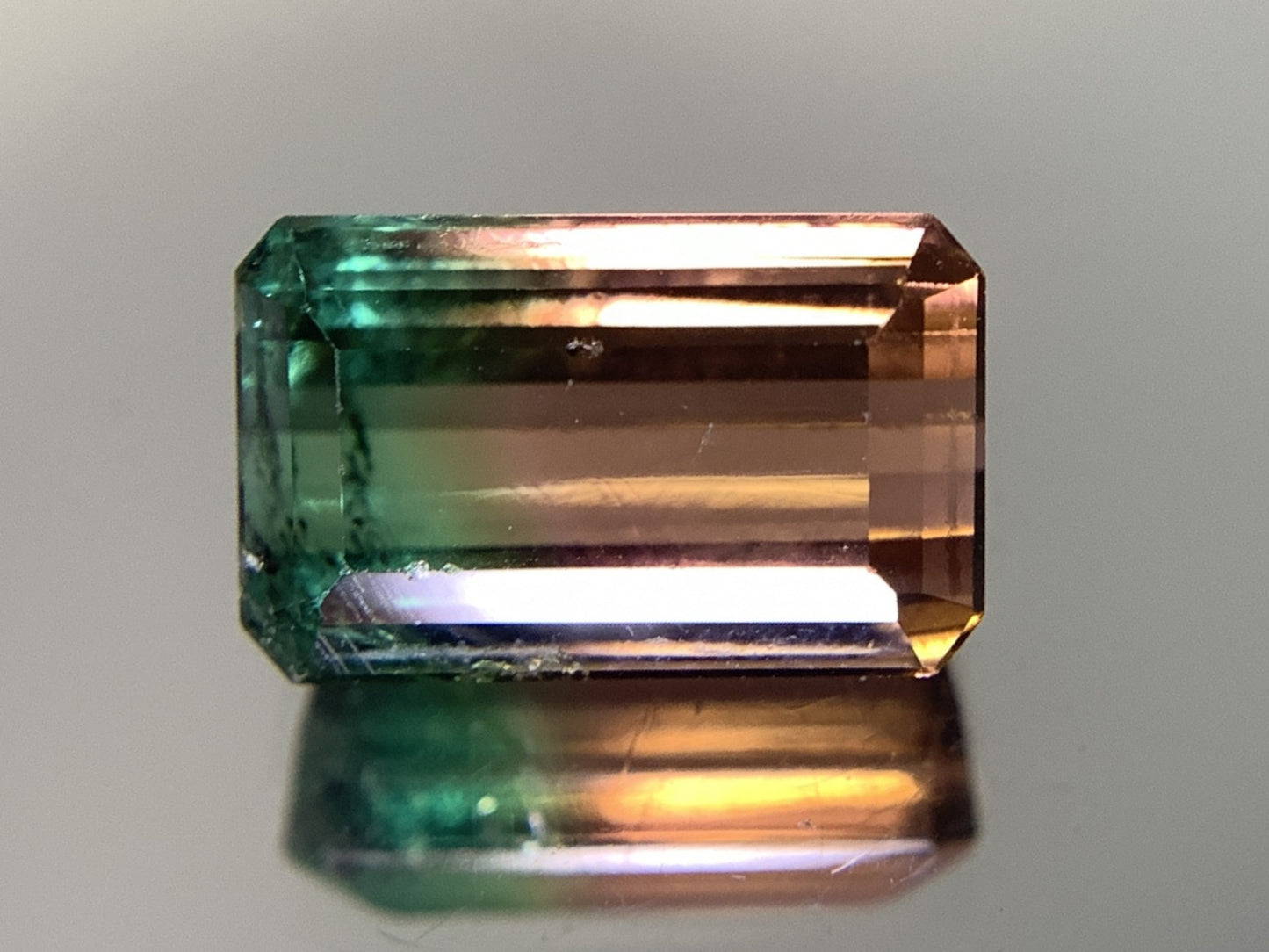 パーティカラードトルマリン 3.911ct 宝石ソーティング付き  10.55㎜×6.63㎜×5.57㎜  ルース（ 裸石 ） 2321Y