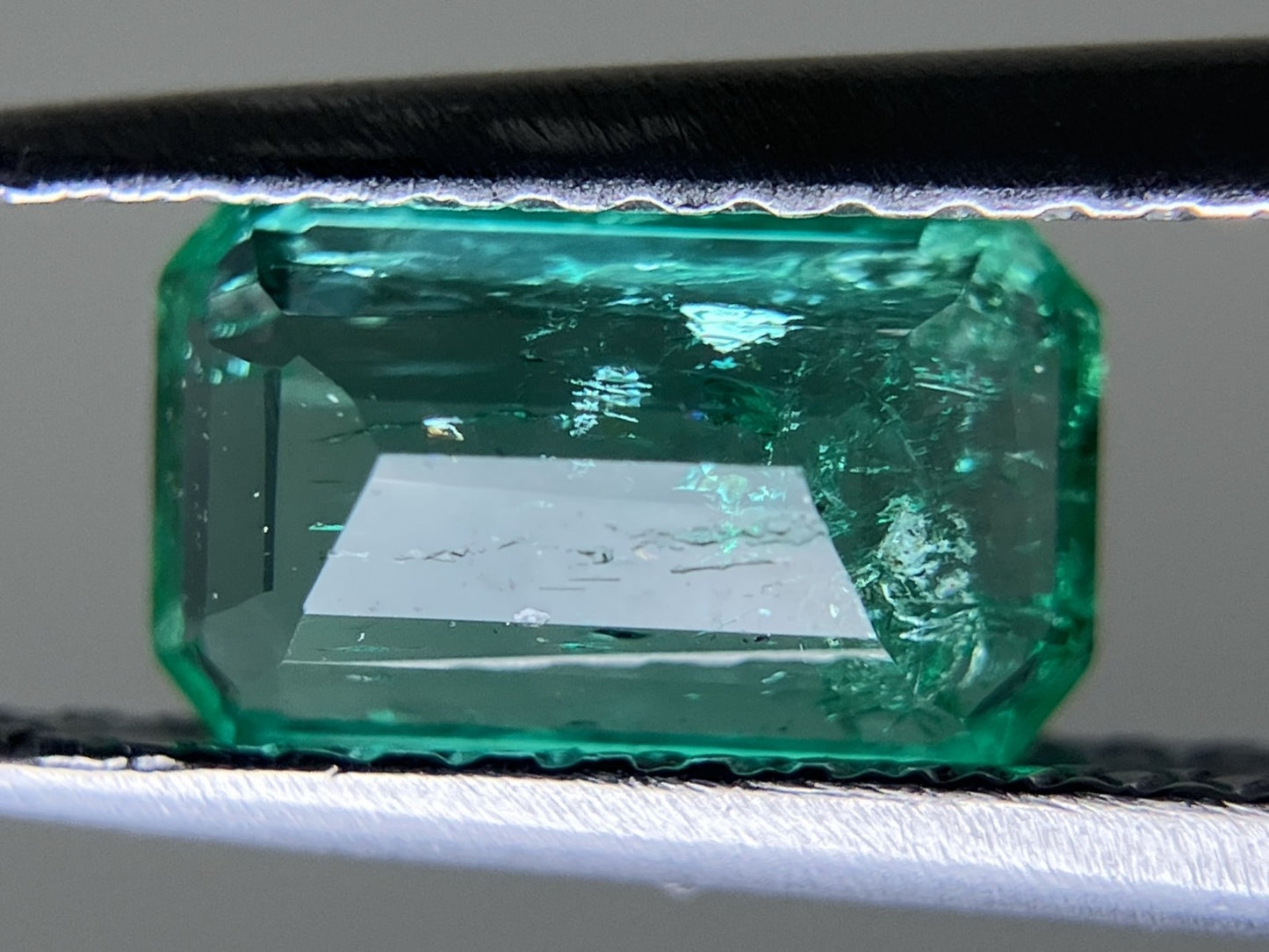 エメラルド 1.133ct 宝石ソーティング付き  7.9㎜×4.8㎜×3.5㎜  ルース（ 裸石 ） 4169Y