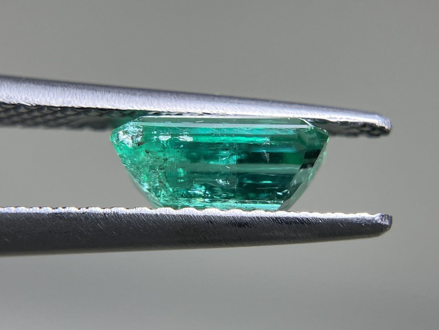 エメラルド 1.133ct 宝石ソーティング付き  7.9㎜×4.8㎜×3.5㎜  ルース（ 裸石 ） 4169Y