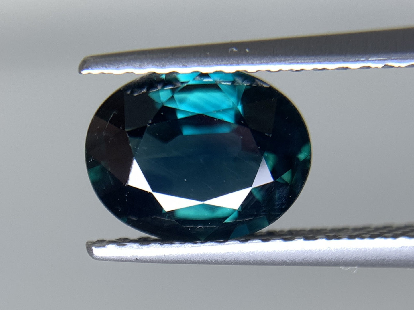 サファイア 2.141ct  宝石ソーティング付き  8.8㎜×6.9㎜×3.9㎜  天然 ルース（ 裸石 ） 4778Y