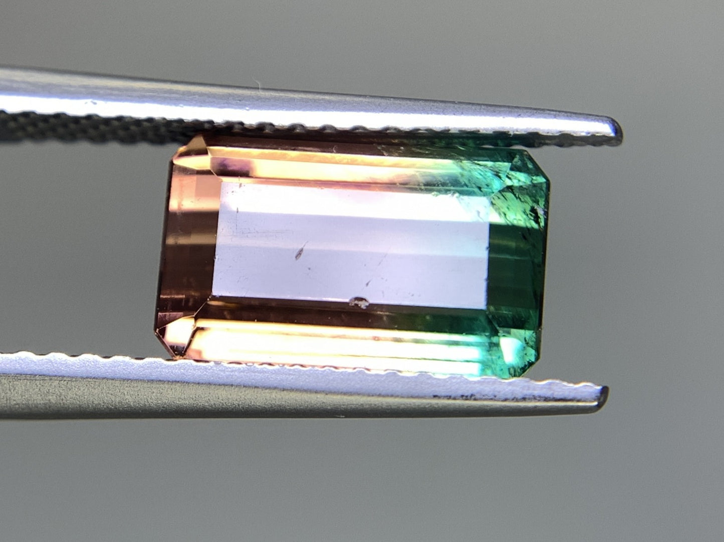 パーティカラードトルマリン 3.911ct 宝石ソーティング付き  10.55㎜×6.63㎜×5.57㎜  ルース（ 裸石 ） 2321Y