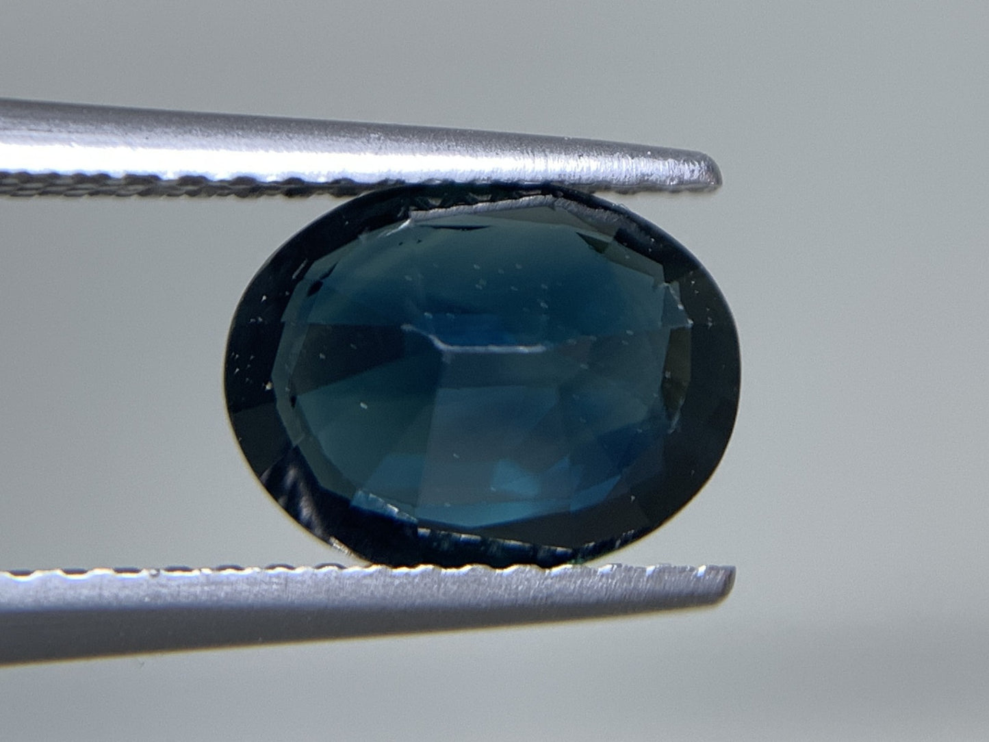 サファイア 2.141ct  宝石ソーティング付き  8.8㎜×6.9㎜×3.9㎜  天然 ルース（ 裸石 ） 4778Y