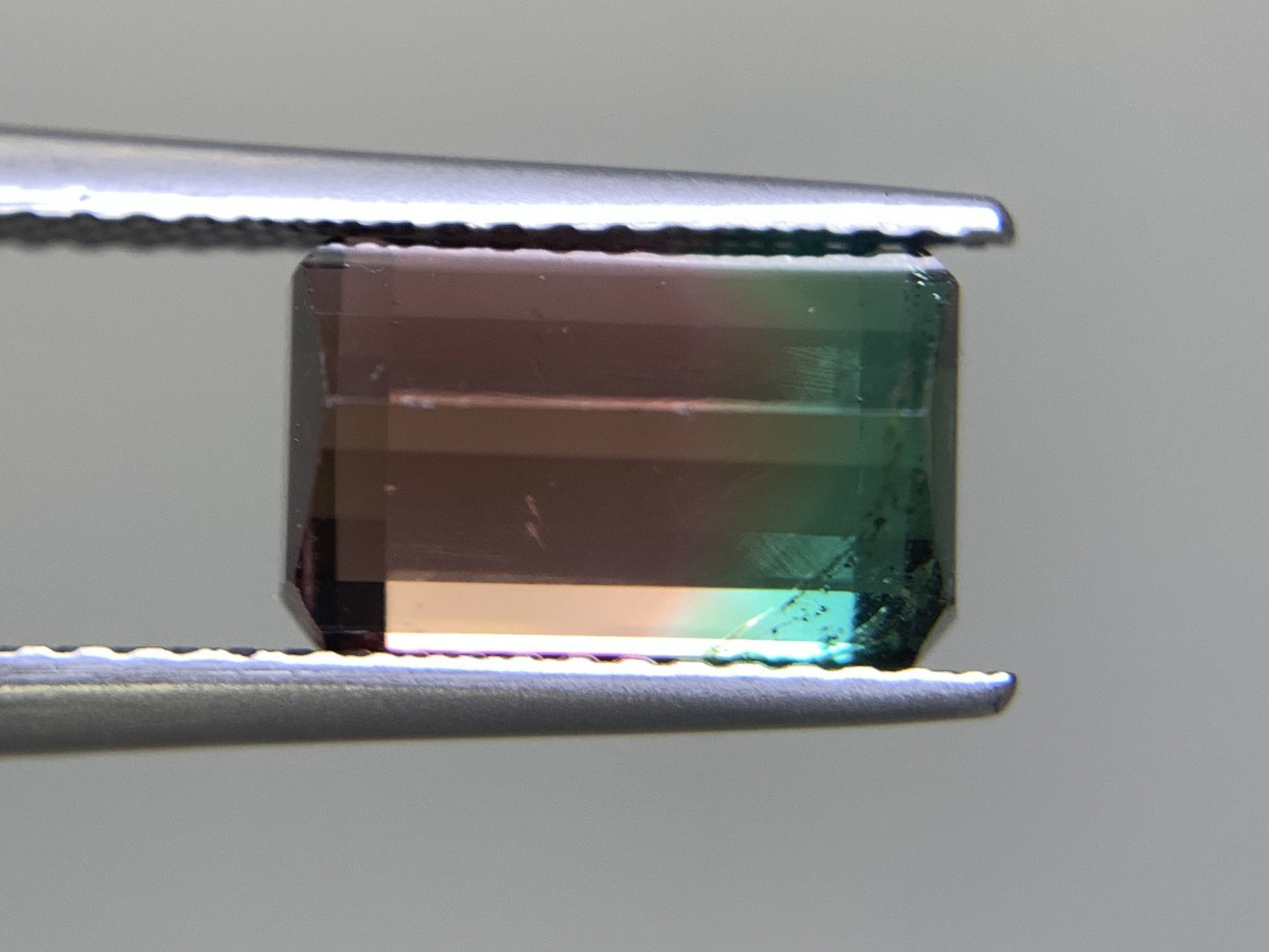 パーティカラードトルマリン 3.911ct 宝石ソーティング付き  10.55㎜×6.63㎜×5.57㎜  ルース（ 裸石 ） 2321Y