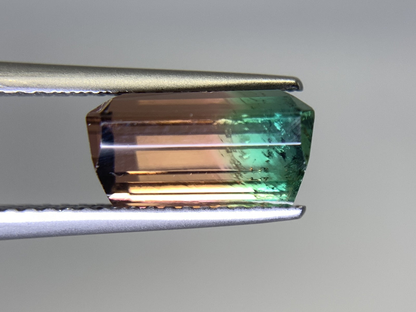 パーティカラードトルマリン 3.911ct 宝石ソーティング付き  10.55㎜×6.63㎜×5.57㎜  ルース（ 裸石 ） 2321Y