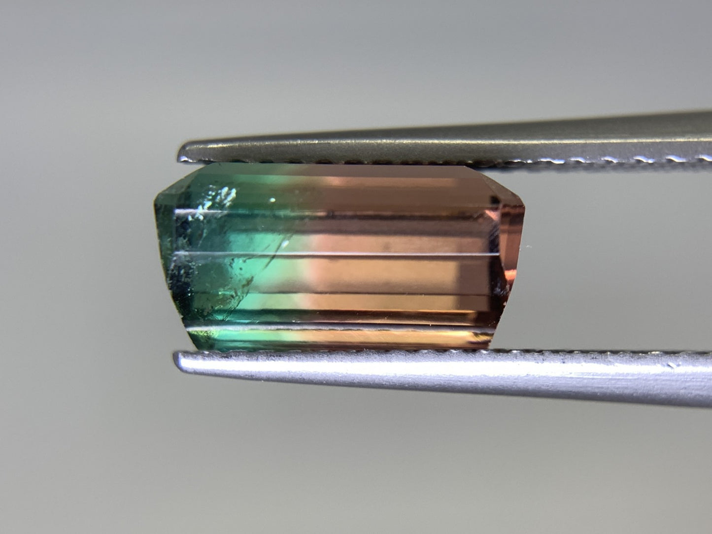 パーティカラードトルマリン 3.911ct 宝石ソーティング付き  10.55㎜×6.63㎜×5.57㎜  ルース（ 裸石 ） 2321Y