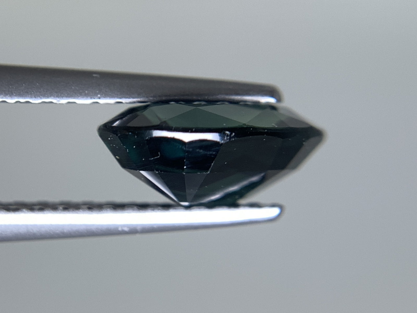サファイア 2.141ct  宝石ソーティング付き  8.8㎜×6.9㎜×3.9㎜  天然 ルース（ 裸石 ） 4778Y