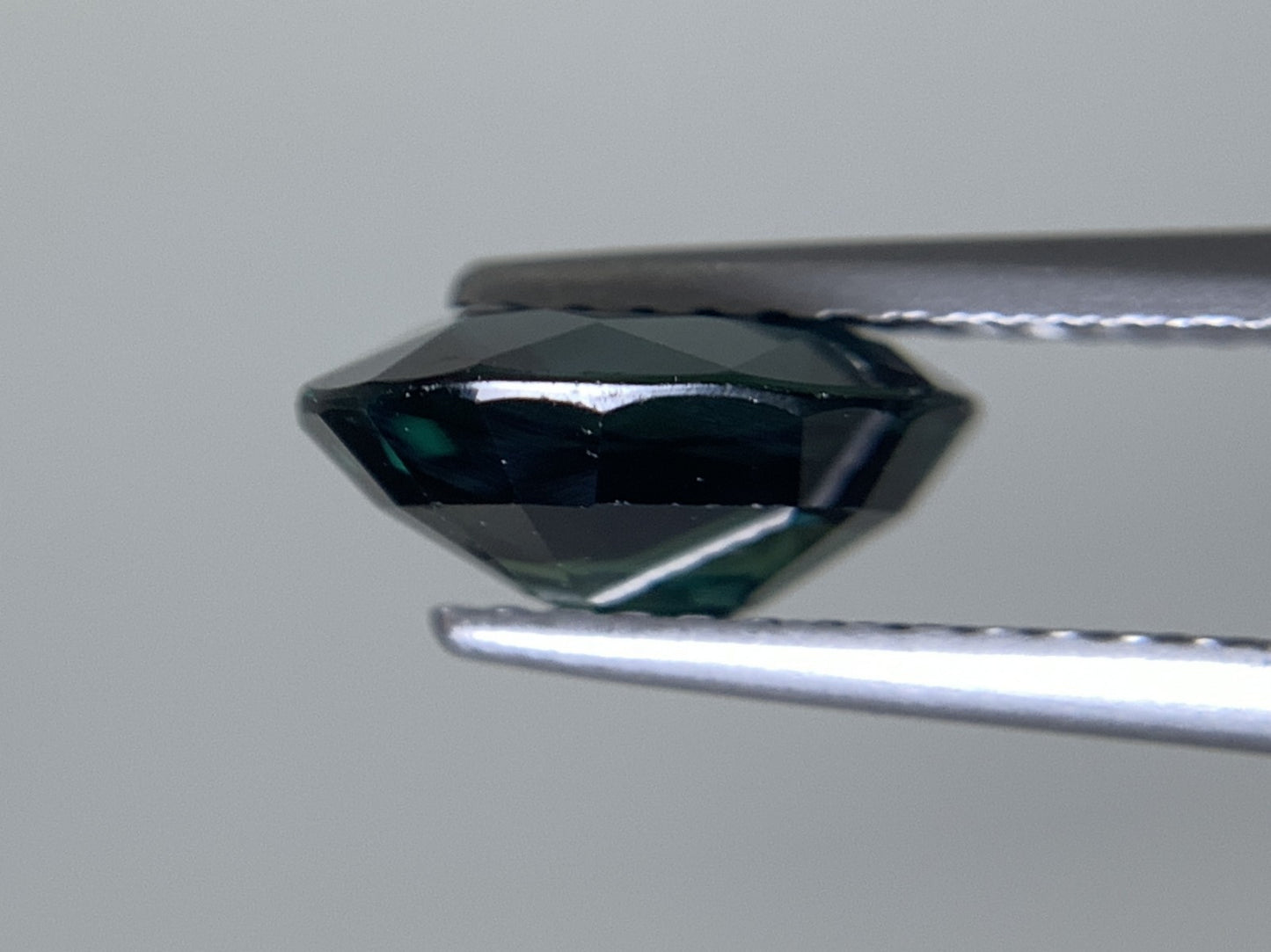 サファイア 2.141ct  宝石ソーティング付き  8.8㎜×6.9㎜×3.9㎜  天然 ルース（ 裸石 ） 4778Y