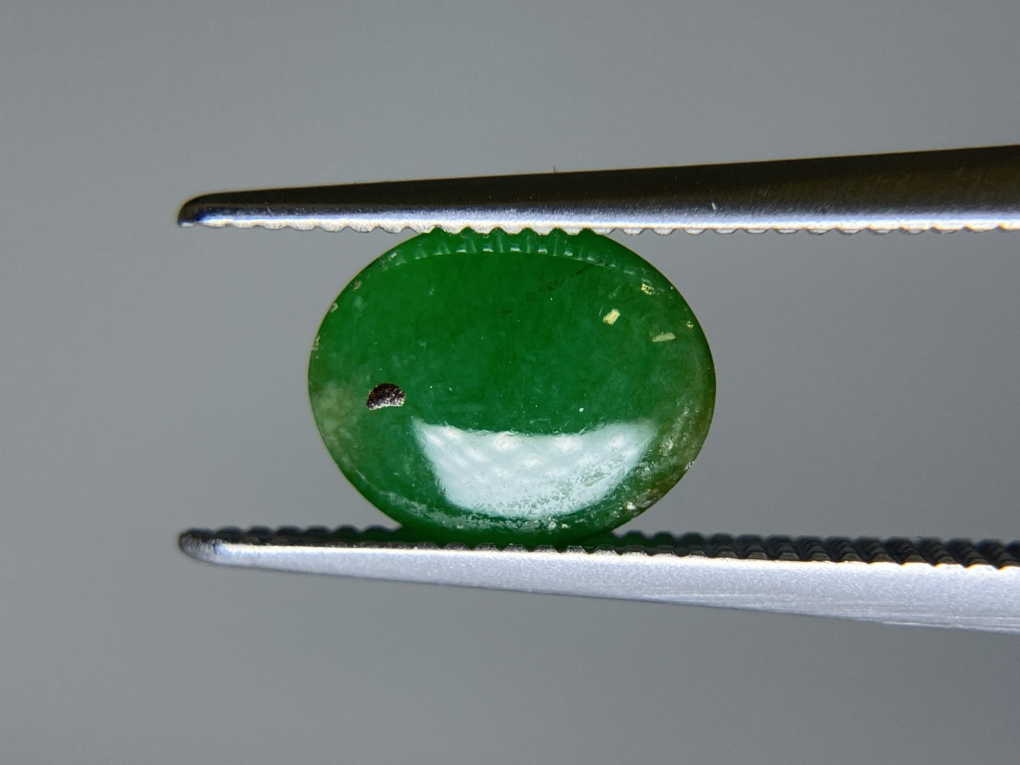 翡翠（ひすい） 1.797ct 宝石ソーティング付き 8.3㎜×6.6㎜×3.7㎜ ルース（ 裸石 ） 4159S