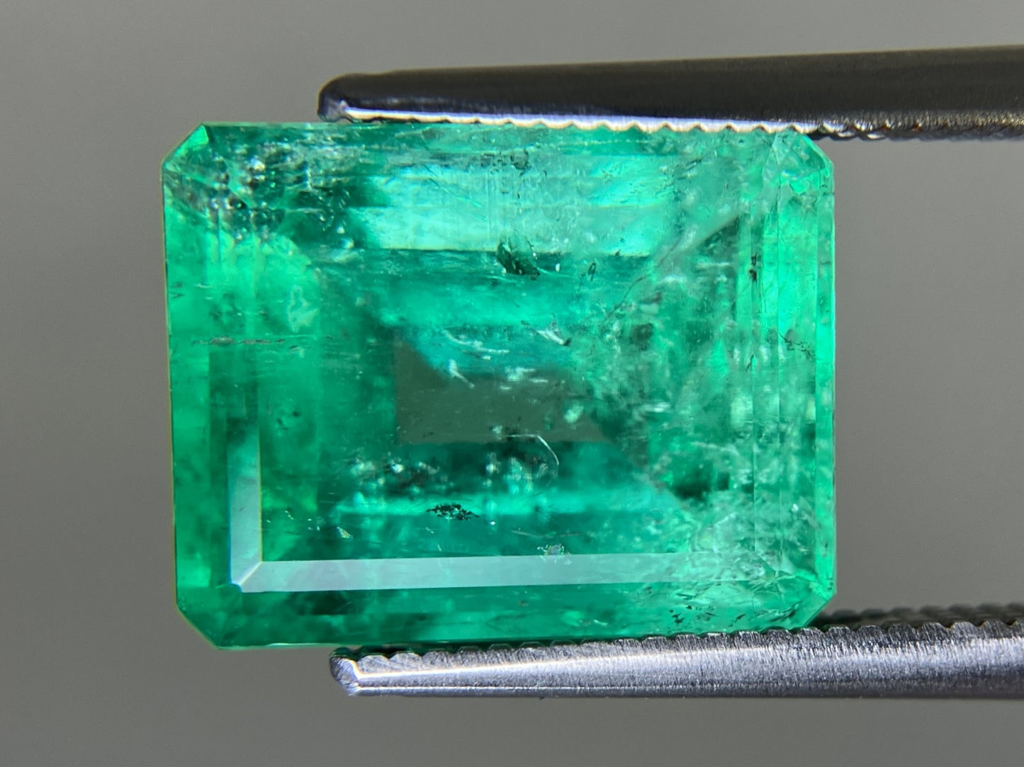 エメラルド 天然 6.724ct コロンビア 中央宝石鑑別書付き 12.90㎜×10.19㎜×7.27㎜ ルース（ 裸石 ） 6495YY