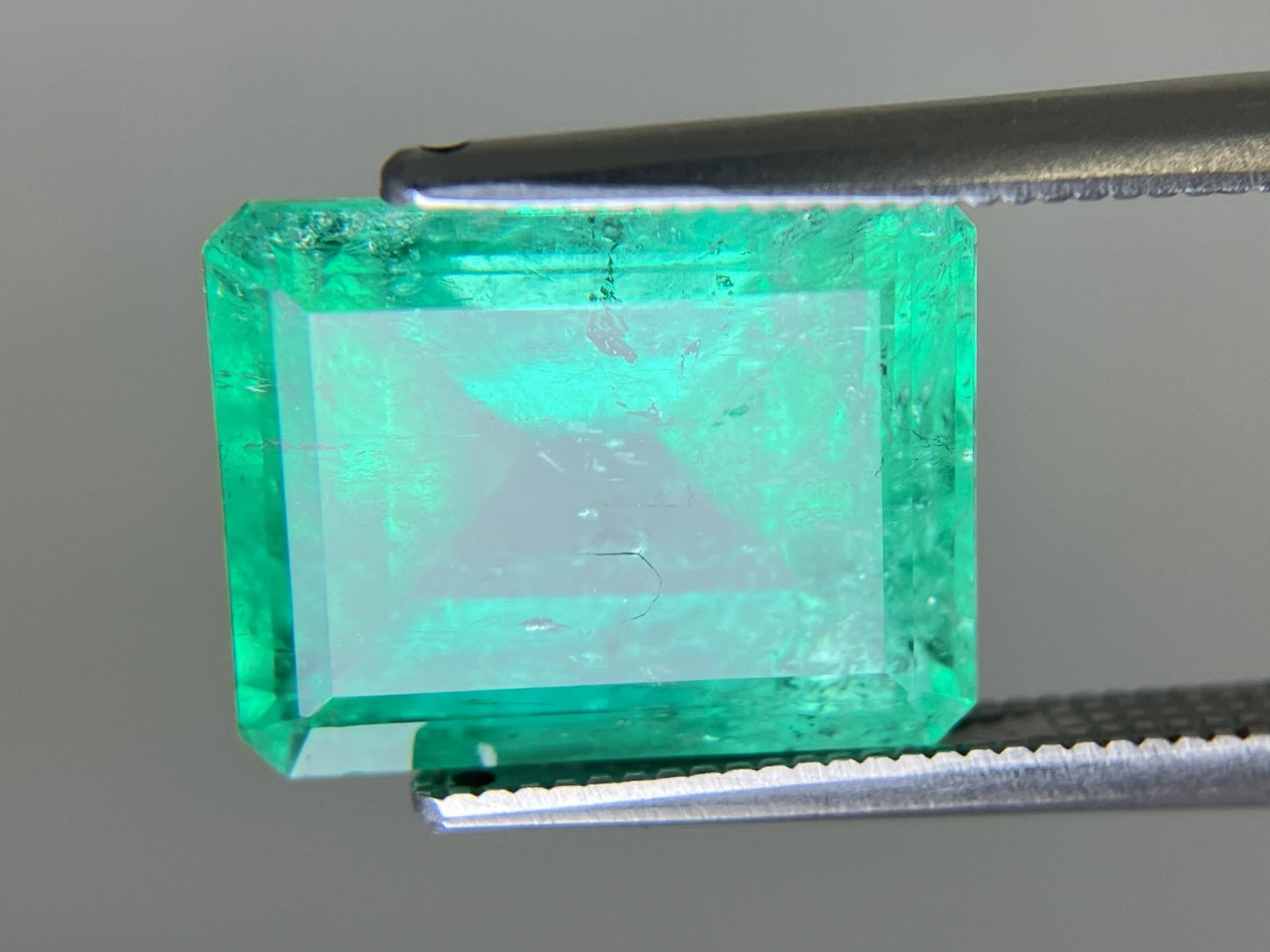 エメラルド 天然 6.724ct コロンビア 中央宝石鑑別書付き 12.90㎜×10.19㎜×7.27㎜ ルース（ 裸石 ） 6495YY