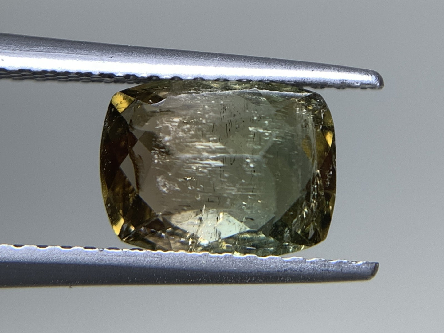 トルマリン（バイカラー） 2.283ct  宝石ソーティング付き  8.8㎜×6.8㎜×5.1㎜  天然 ルース（ 裸石 ） 4955Y