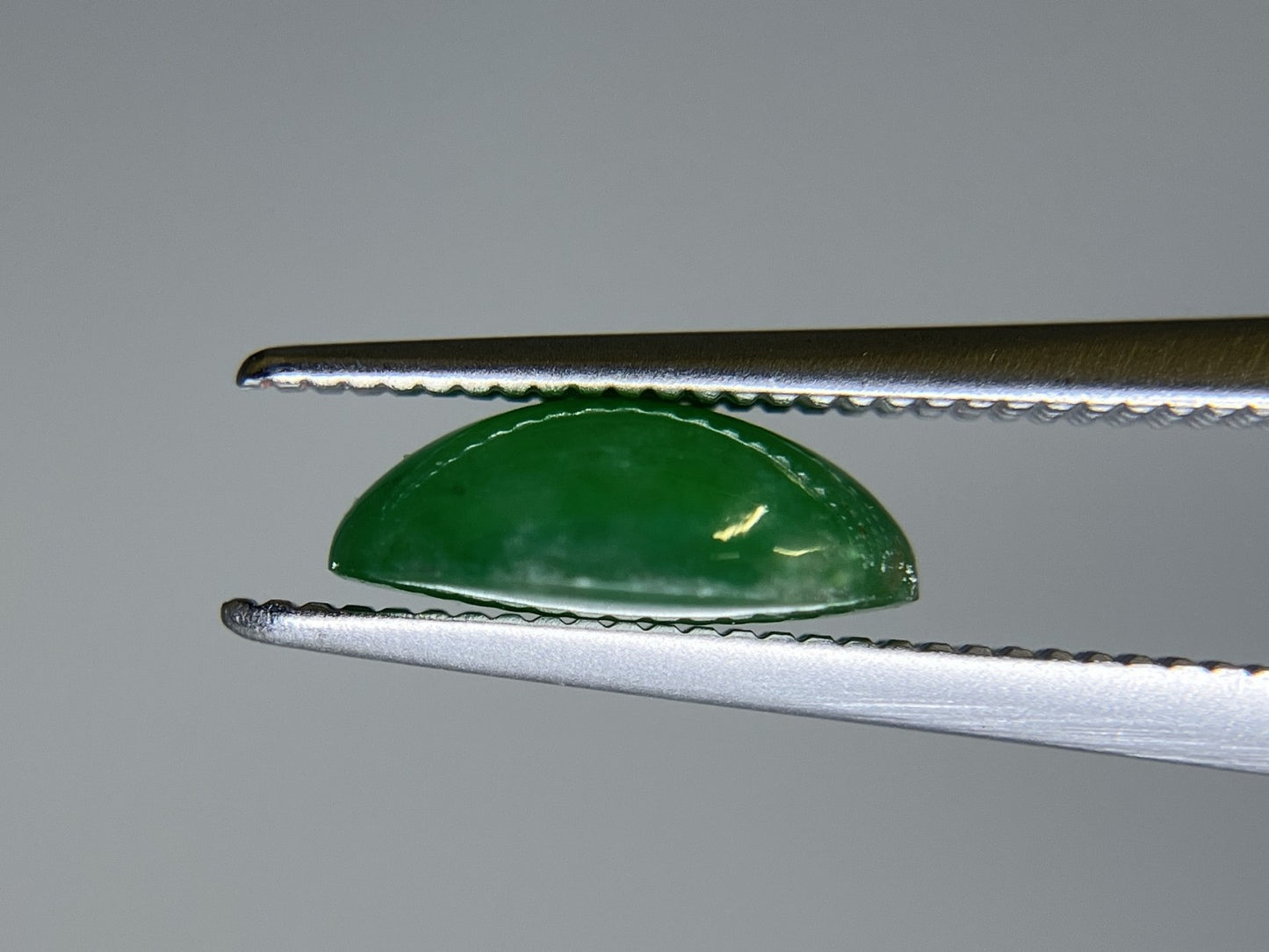 翡翠（ひすい） 2.088ct 宝石ソーティング付き 9.3㎜×7.3㎜×3.4㎜ ルース（ 裸石 ） 4165S