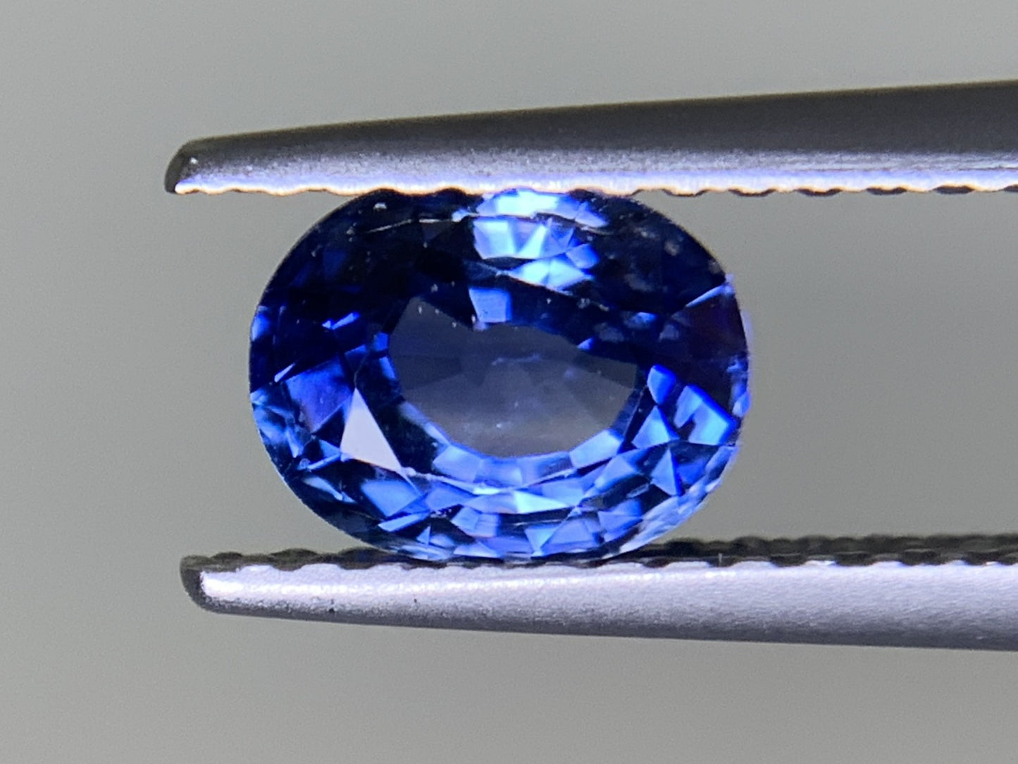 サファイア 1.145ct 宝石ソーティング付き  6.4㎜×5.2㎜×3.8㎜  ルース（ 裸石 ） 3185Y
