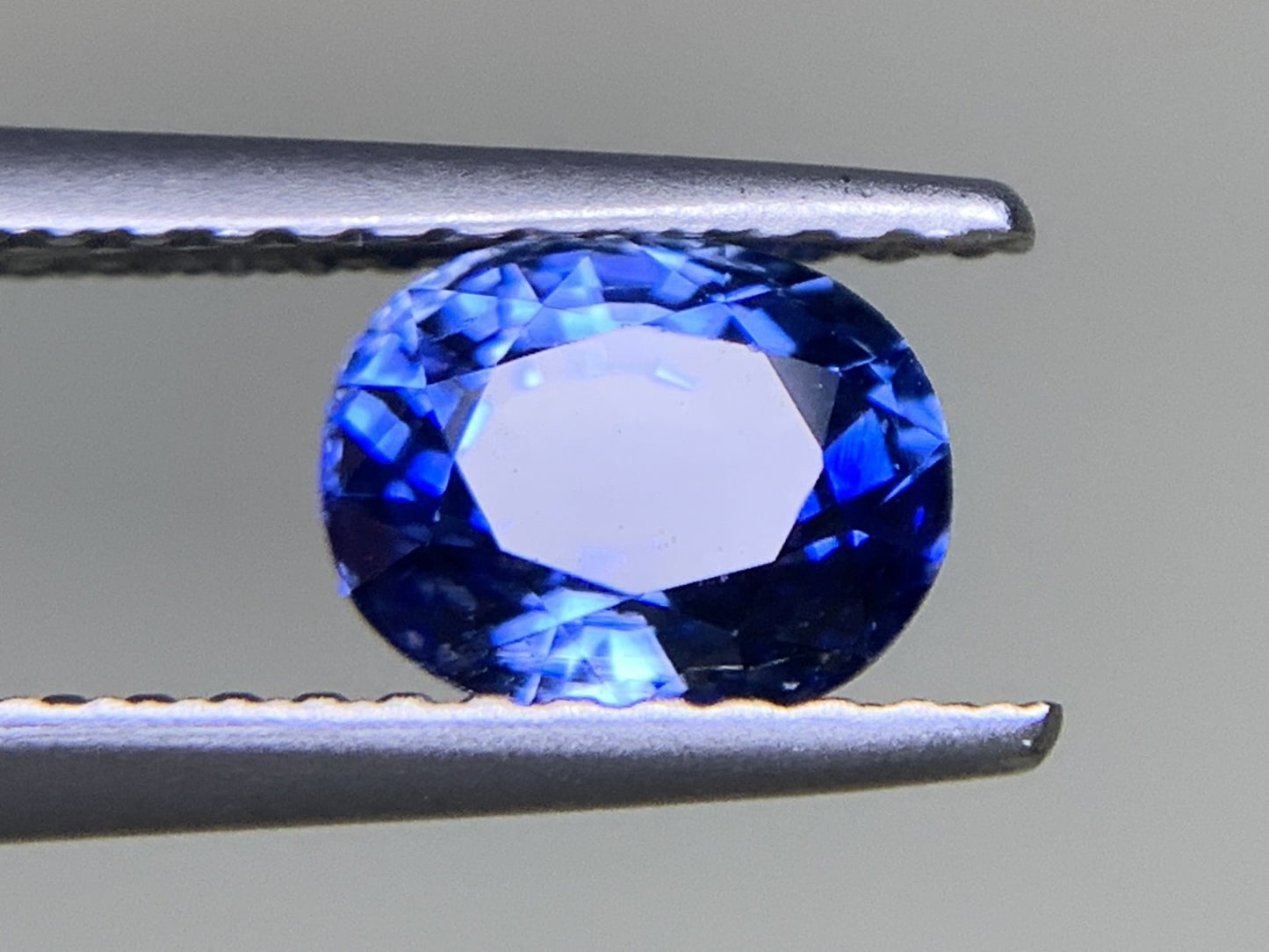 サファイア 1.145ct 宝石ソーティング付き  6.4㎜×5.2㎜×3.8㎜  ルース（ 裸石 ） 3185Y