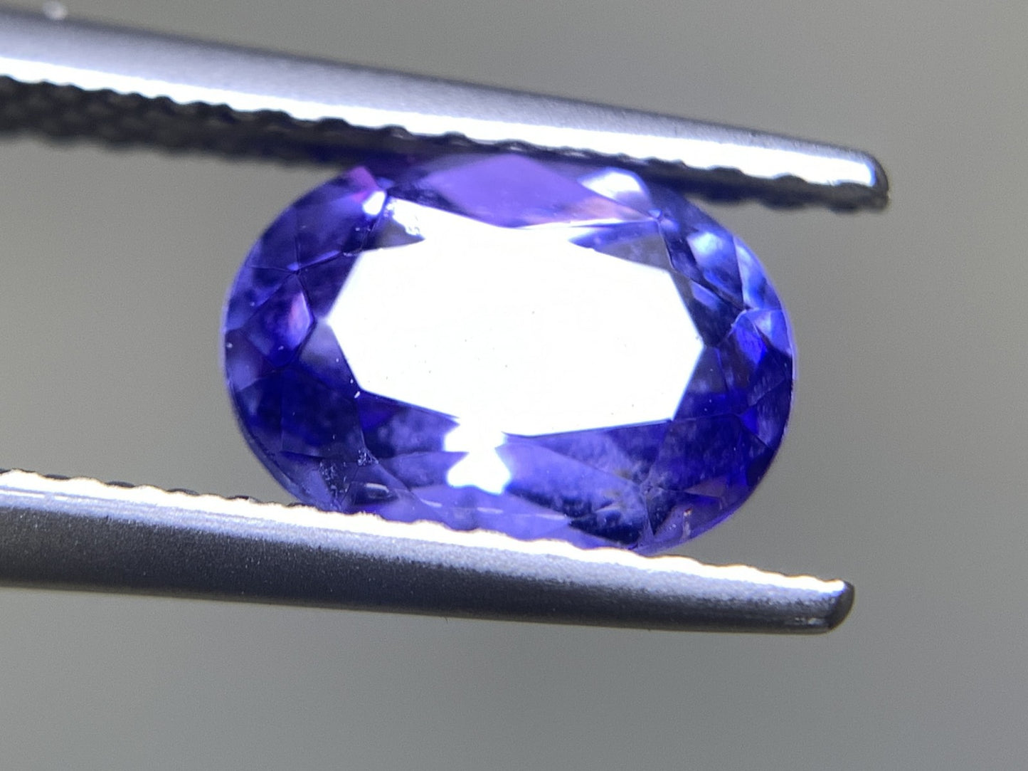 タンザナイト 1.470ct 宝石ソーティング付き  8.0㎜×6.0㎜×4.1㎜   ルース（ 裸石 ） 2326Y