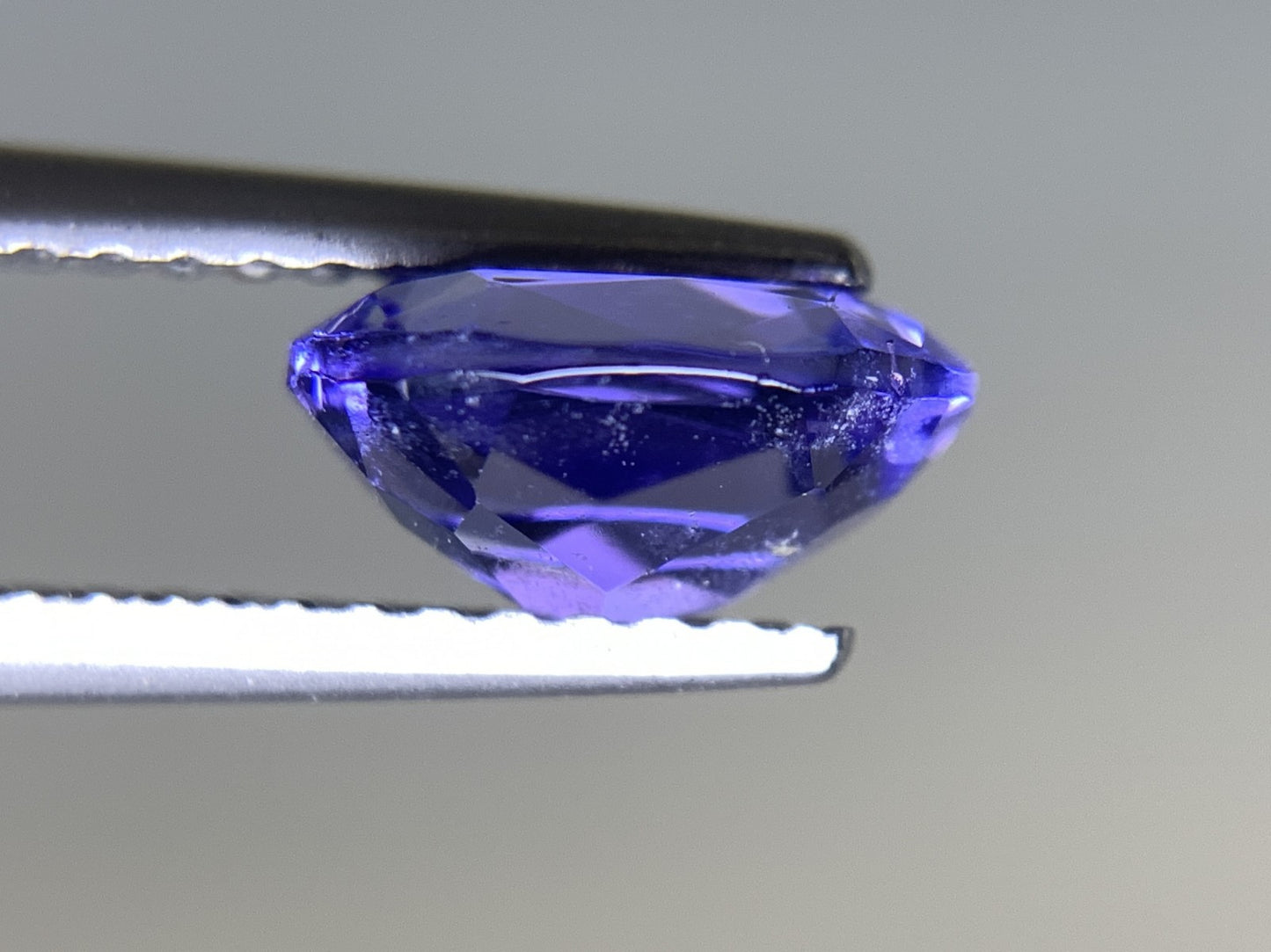 タンザナイト 1.470ct 宝石ソーティング付き  8.0㎜×6.0㎜×4.1㎜   ルース（ 裸石 ） 2326Y