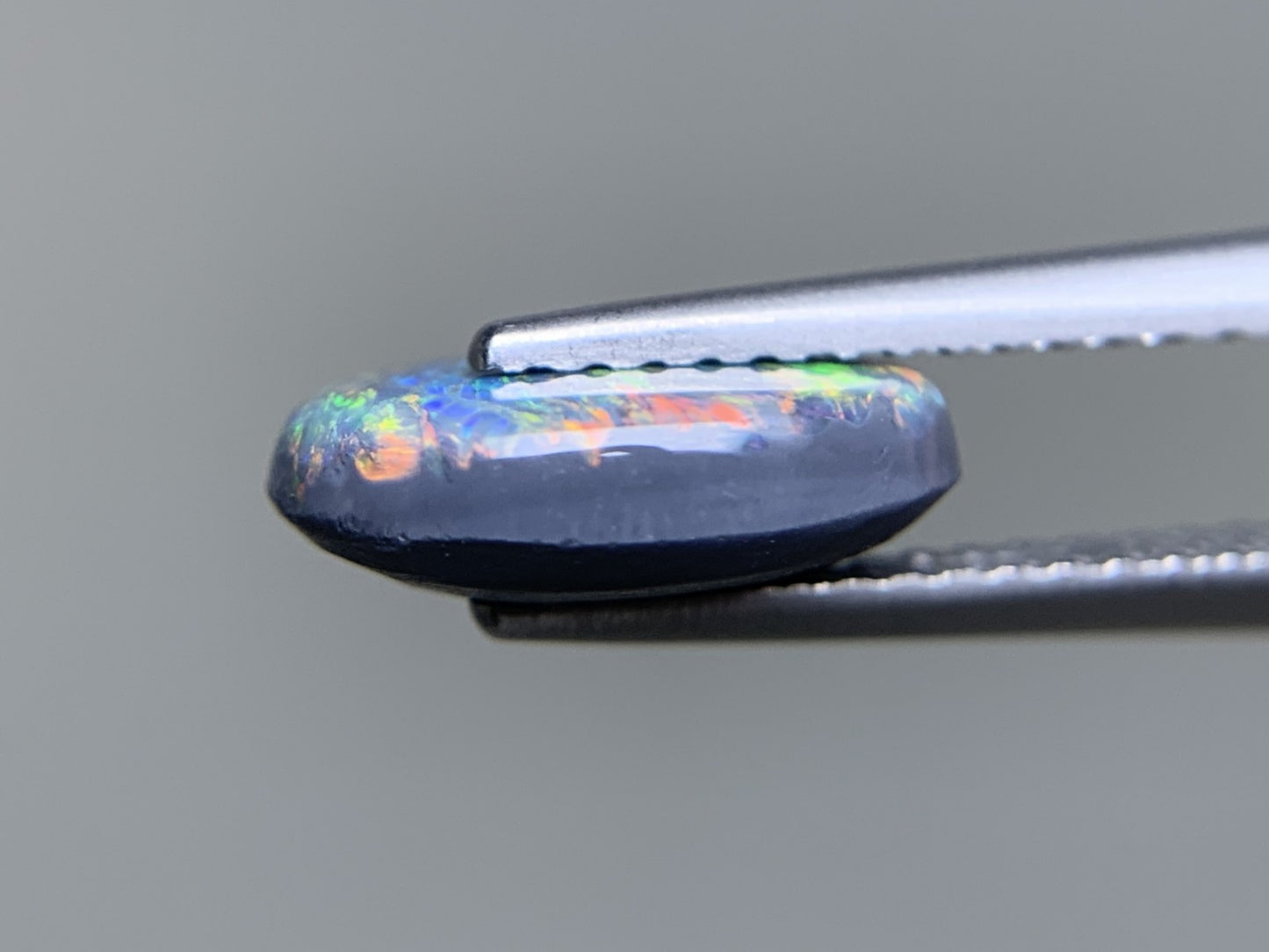 ブラックオパール 天然 1.780ct 中央宝石ソーティング付き 10.6㎜×7.7㎜×3.4㎜ ルース（ 裸石 ） 7397Y