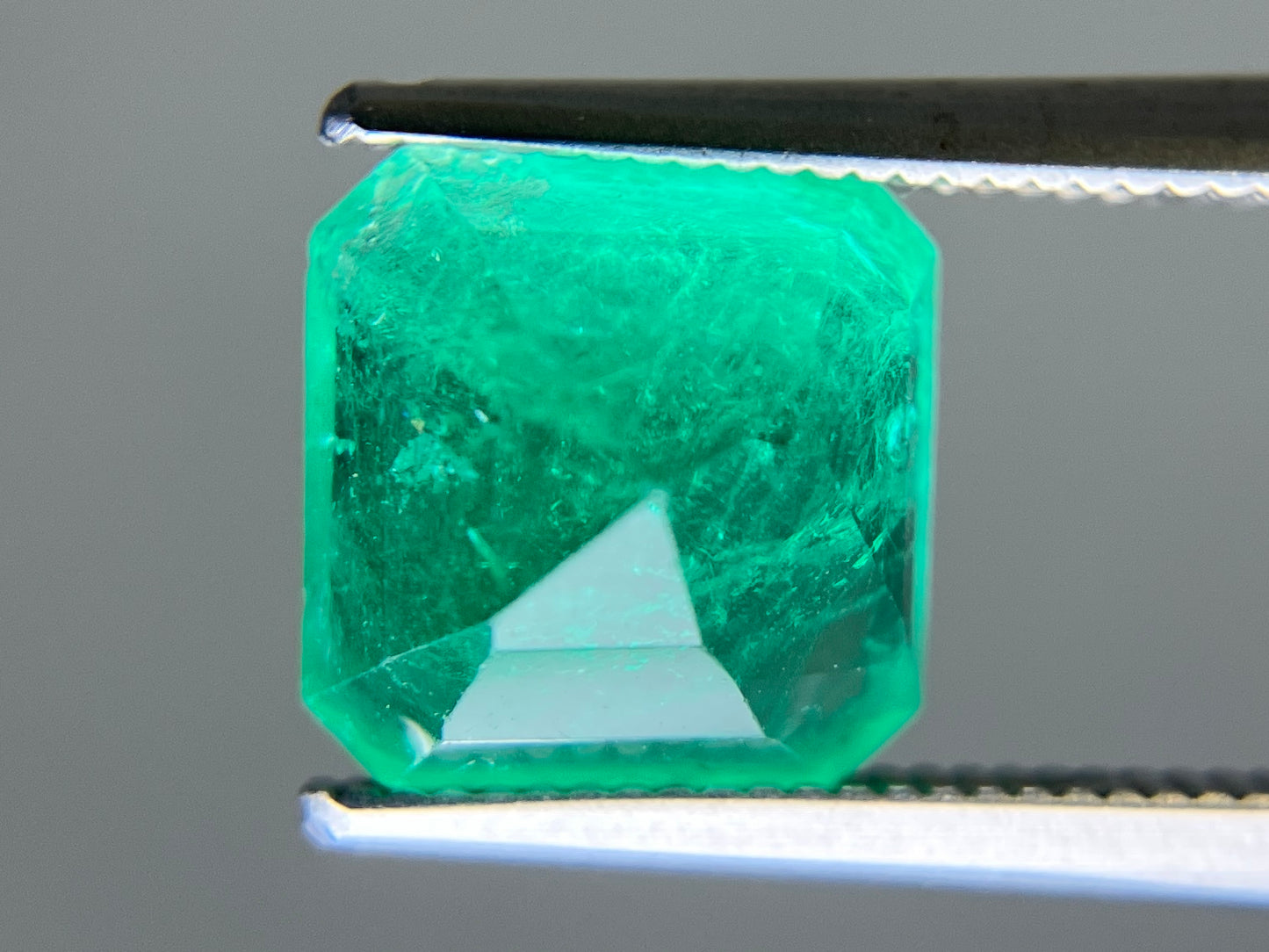 エメラルド 天然 3.475ct コロンビア 中央宝石鑑別書付き 8.71㎜×8.70㎜×6.87㎜ ルース（ 裸石 ） 6527YY