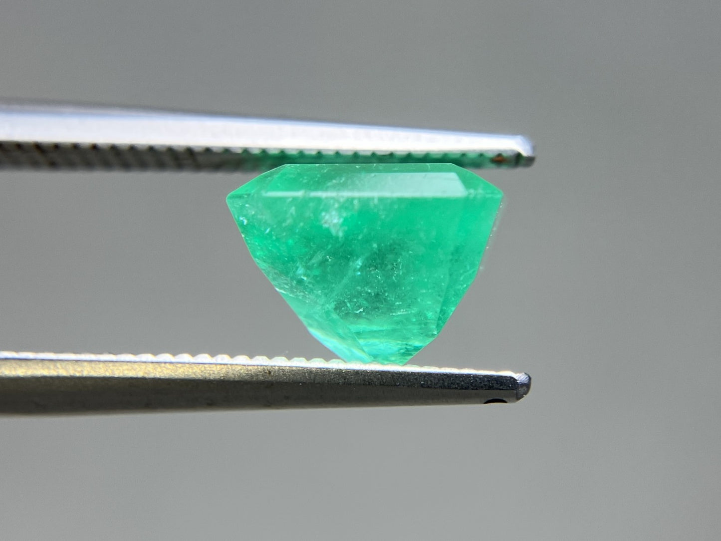 エメラルド 天然 3.475ct コロンビア 中央宝石鑑別書付き 8.71㎜×8.70㎜×6.87㎜ ルース（ 裸石 ） 6527YY