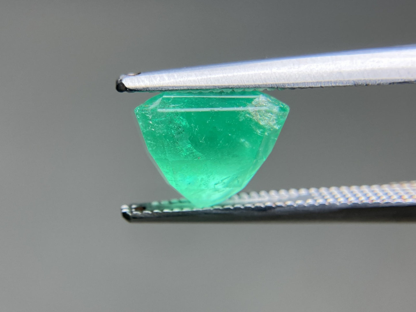 エメラルド 天然 3.475ct コロンビア 中央宝石鑑別書付き 8.71㎜×8.70㎜×6.87㎜ ルース（ 裸石 ） 6527YY