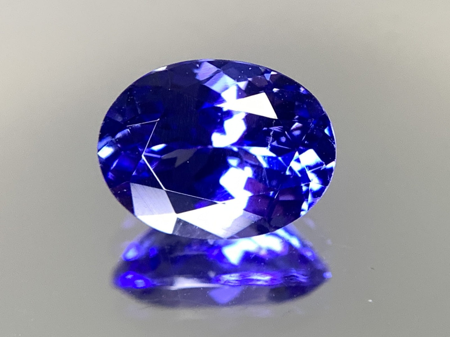 タンザナイト 1.84ct 宝石ソーティング付き  8.5㎜×6.5㎜×4.7㎜   ルース（ 裸石 ） 2370Y