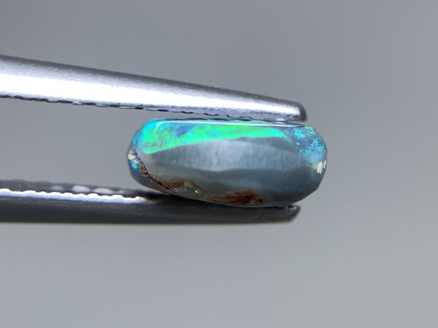 ブラックオパール 0.951ct 宝石ソーティング付き 7.1㎜×7.0㎜×2.9㎜ 天然 ルース（ 裸石 ） 4947Y