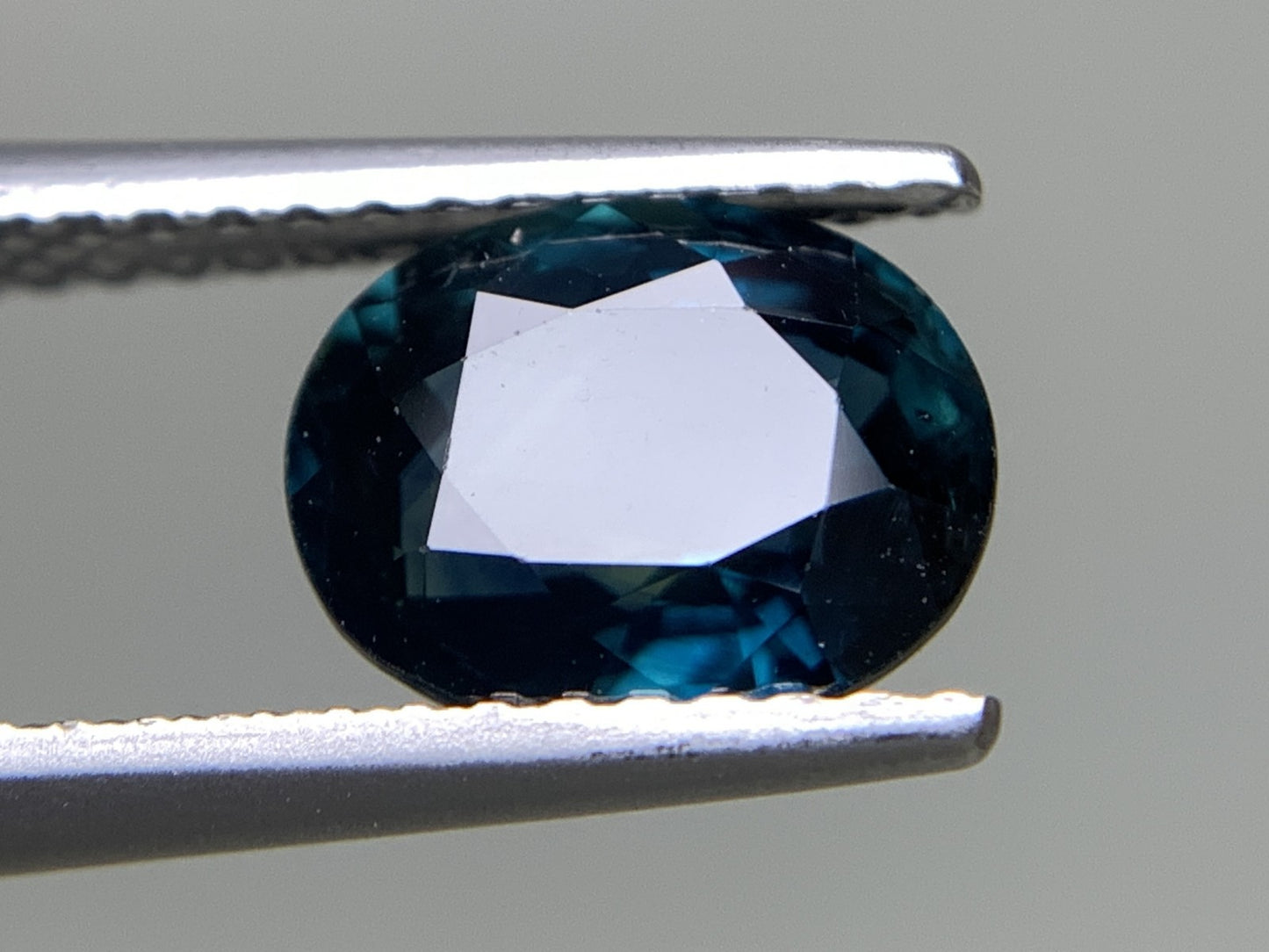 サファイア 天然 2.176ct 中央宝石ソーティング付き 8.27㎜×6.64㎜×4.24㎜ ルース（ 裸石 ） 6512Y